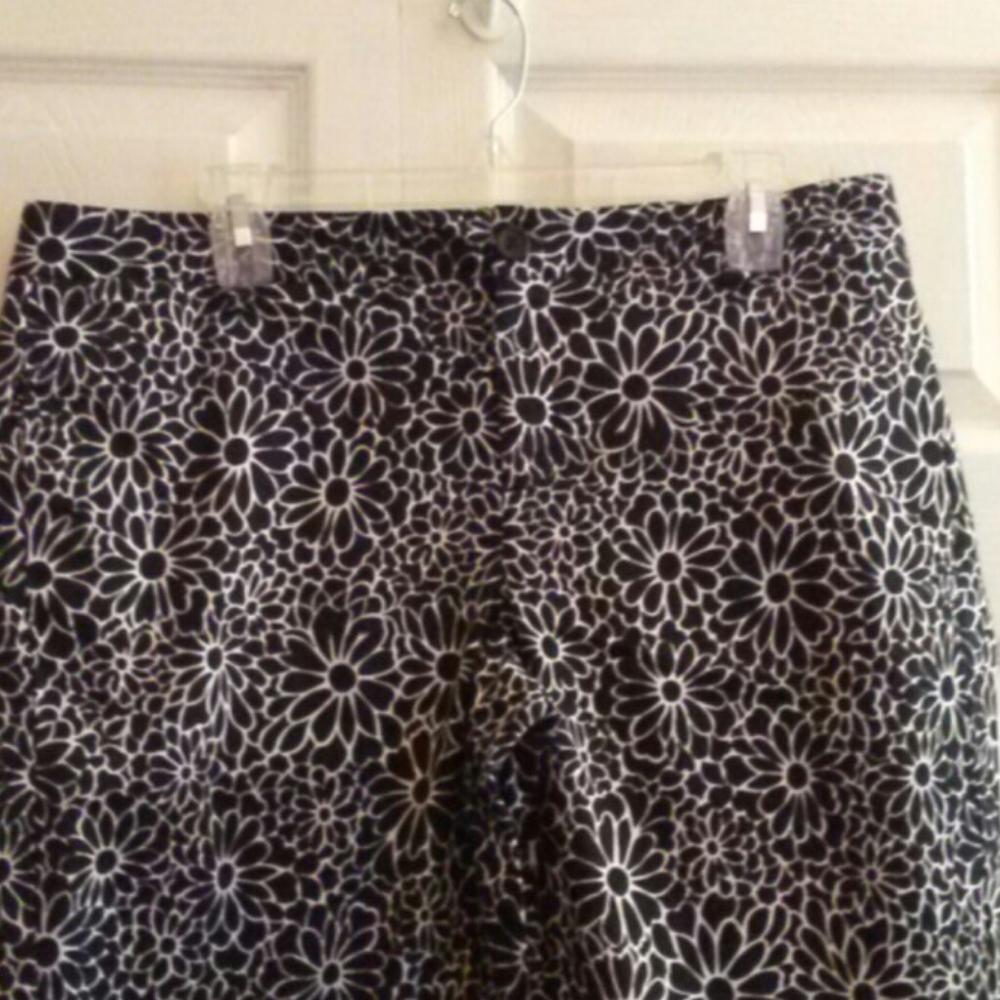 Shorts - Picture 2 of 6